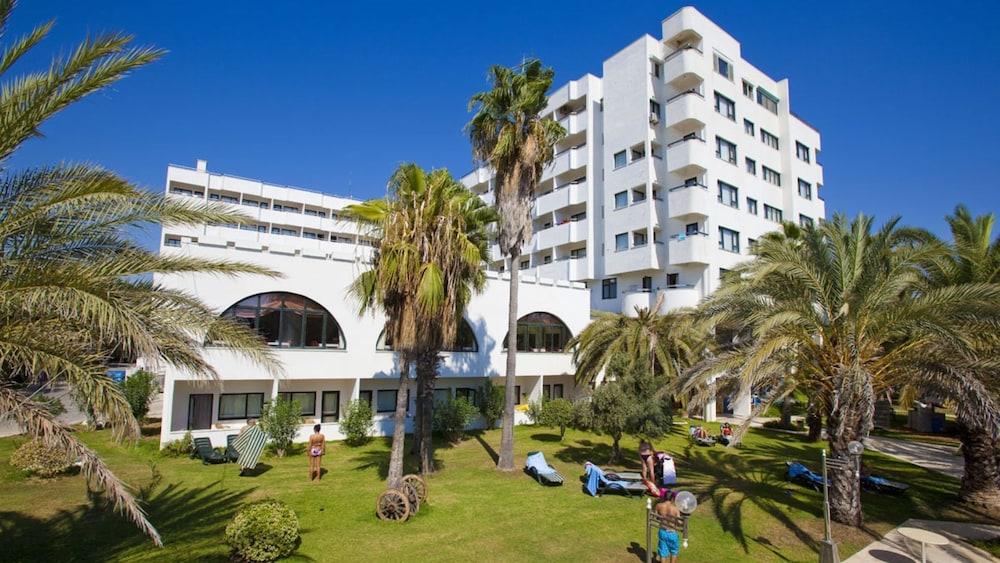 Sural Hotel Side Exterior photo