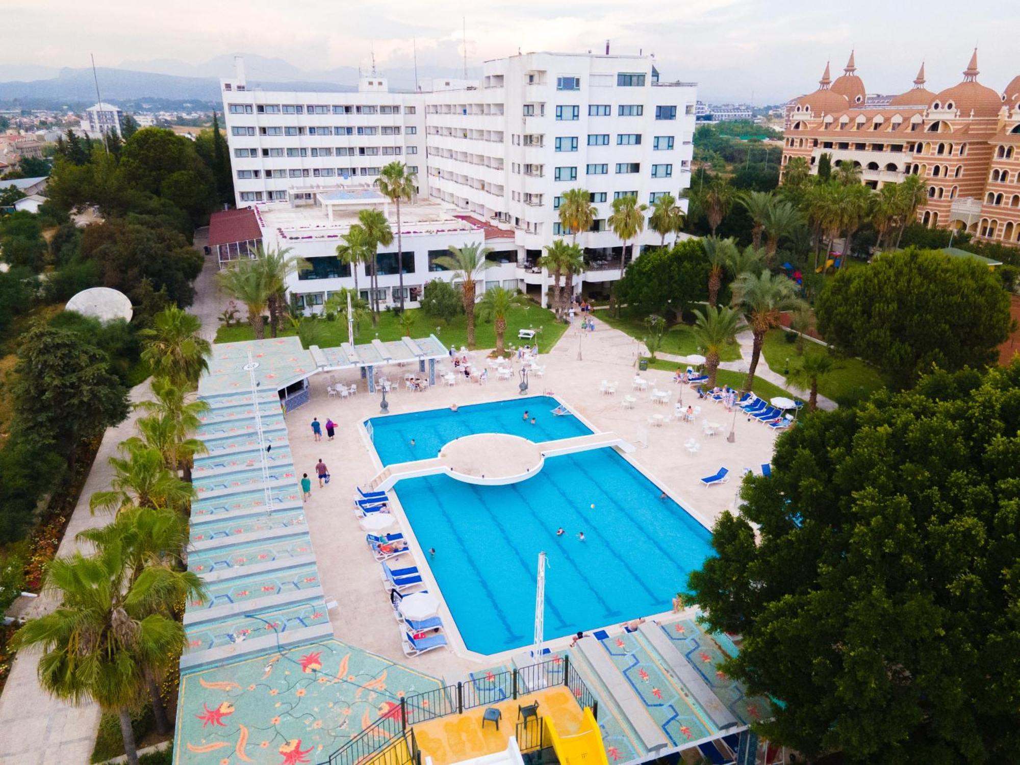 Sural Hotel Side Exterior photo