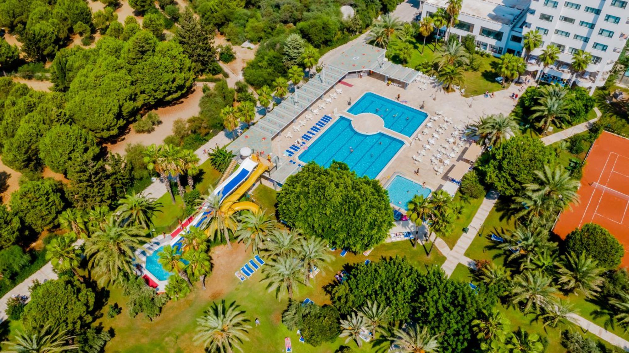 Sural Hotel Side Exterior photo