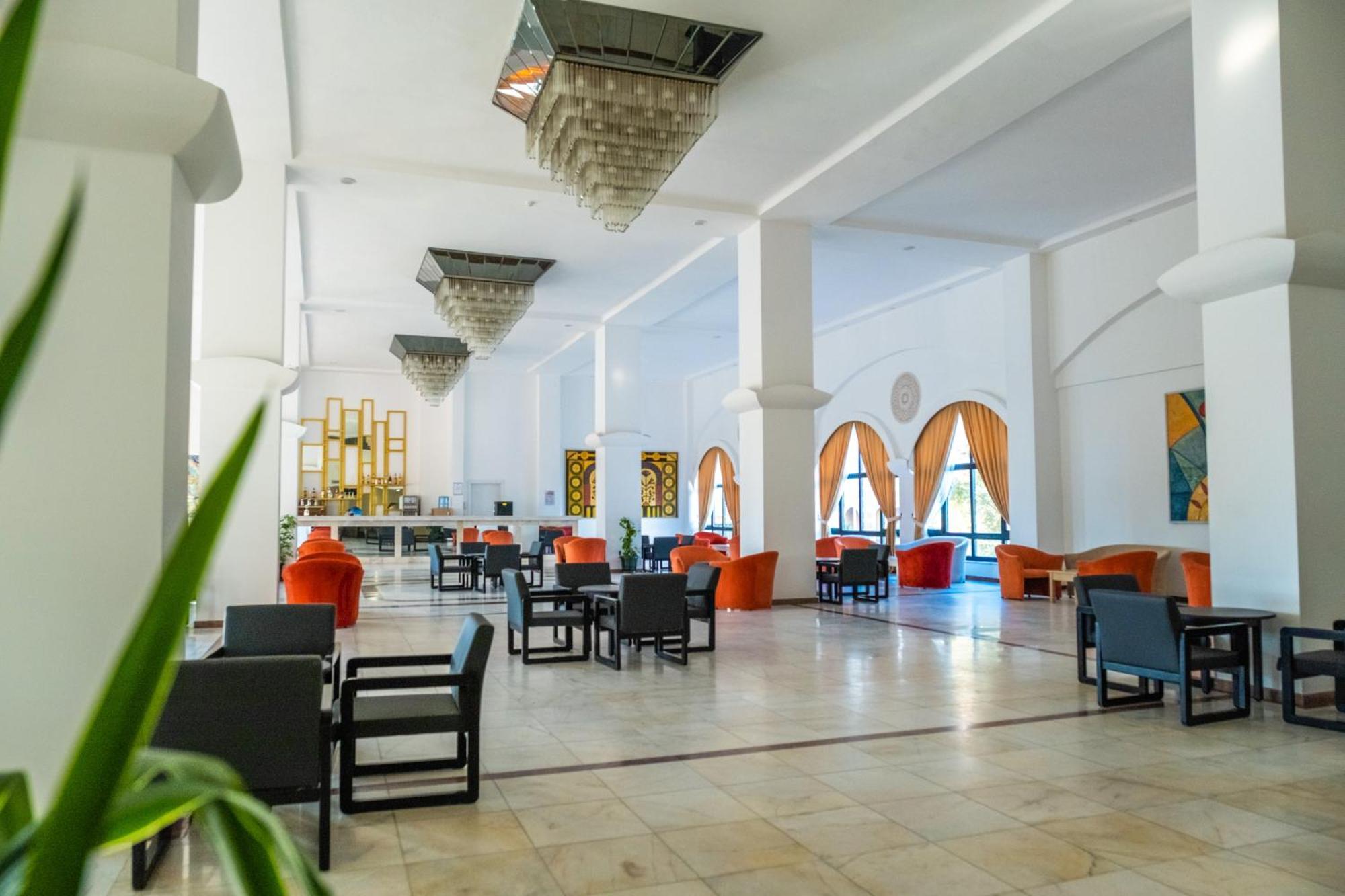 Sural Hotel Side Exterior photo