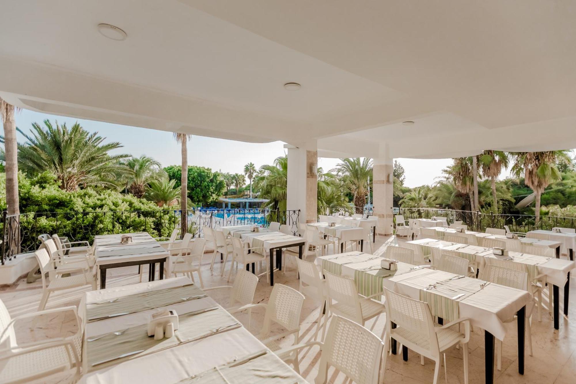 Sural Hotel Side Exterior photo