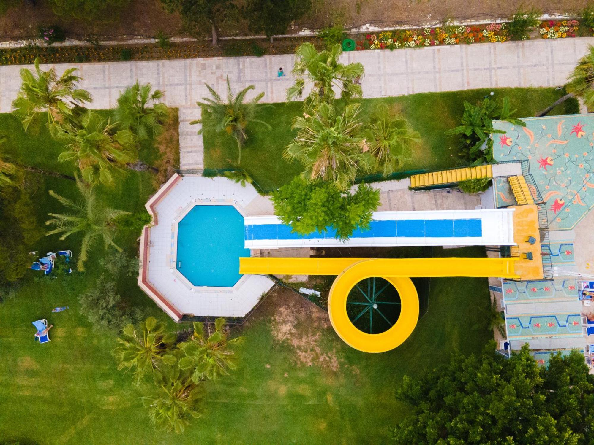Sural Hotel Side Exterior photo