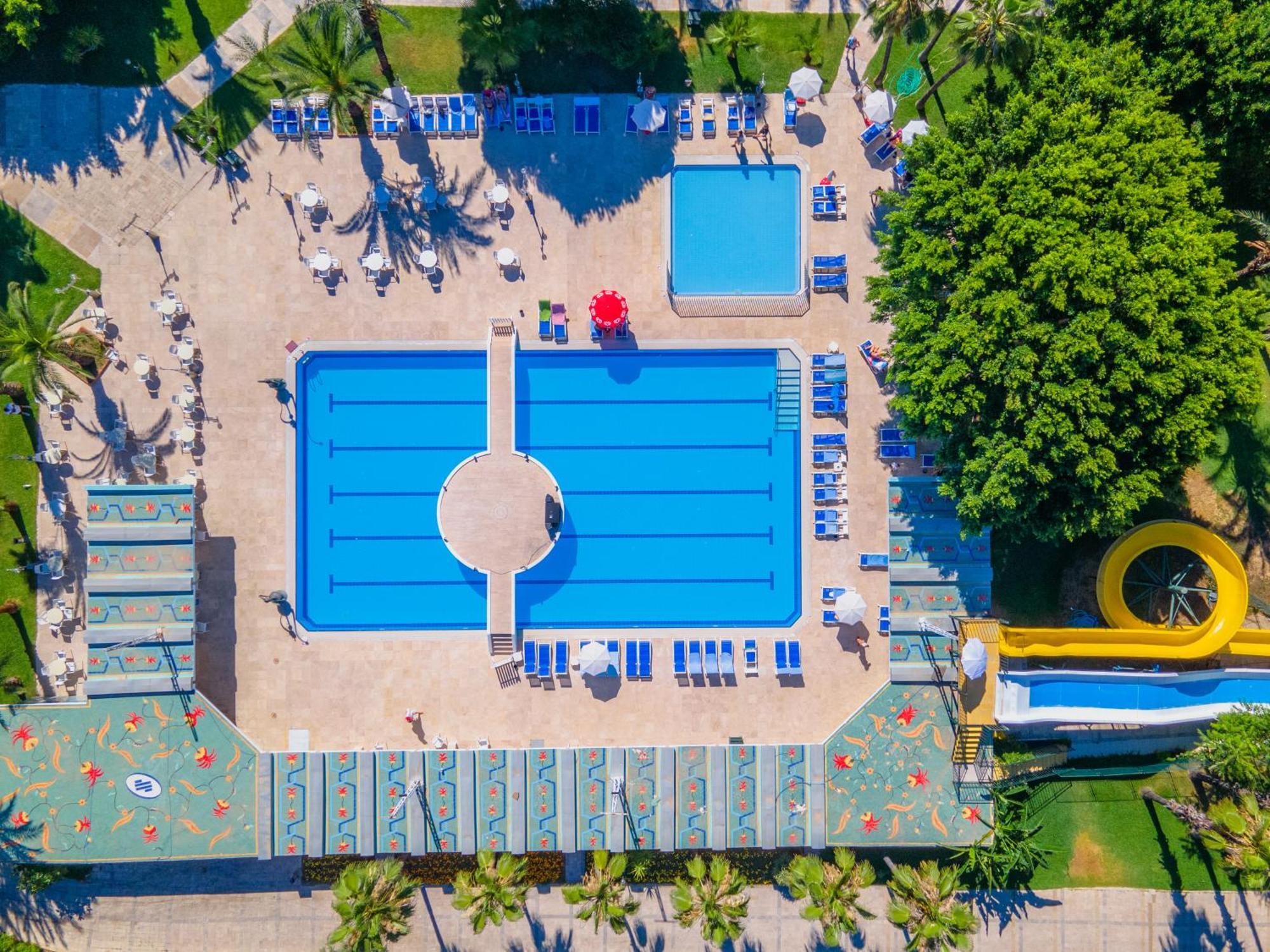 Sural Hotel Side Exterior photo